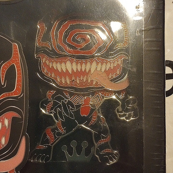 New in box FUNKO POP PIN MARVEL CORRUPTED VENOM - Picture 2 of 7